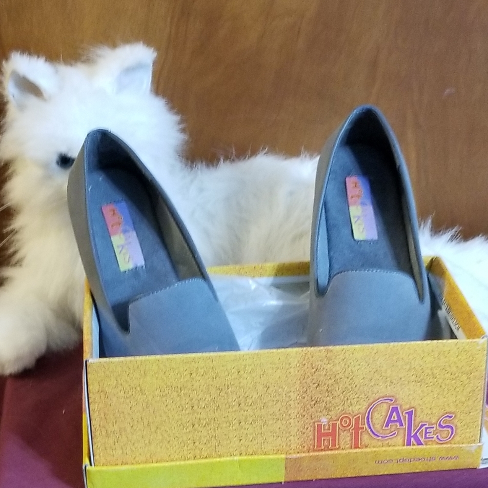 Hot cakes gray sophia flats shoe